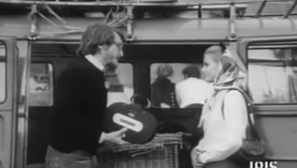 Stefano Torossi in Italiani! È severamente proibito servirsi della toilette durante le fermate (Italian! It is Strictly Forbidden To Use The Toilet During The Stops!) (1969)